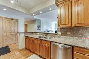 Interior - 2 Mi to Angel Fire Resort: Mtn-View Condo! (Angel Fire)