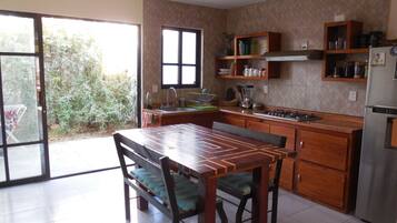 Stovetop, coffee/tea maker, cookware/dishes/utensils