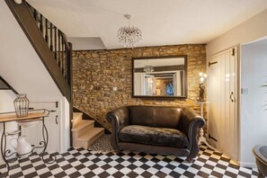 TV, fireplace, books, offices