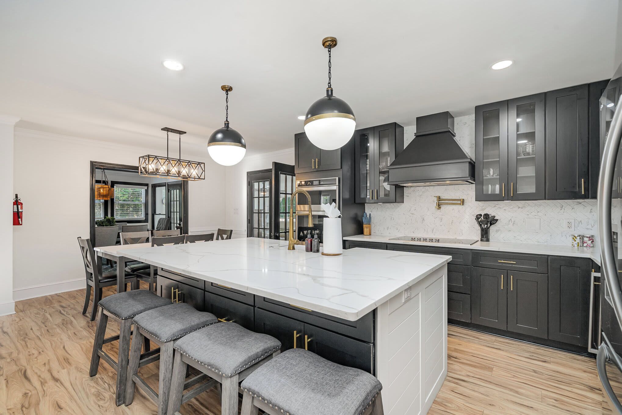 ثلاجة، ميكروويف، فرن، موقد طهي مسطح