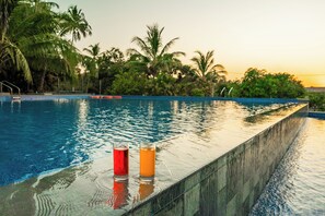 Outdoor pool - Aatman Forest Resort (Talala)