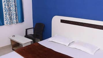 Deluxe Room, Air conditioning | Rollaway beds, free WiFi, bed sheets