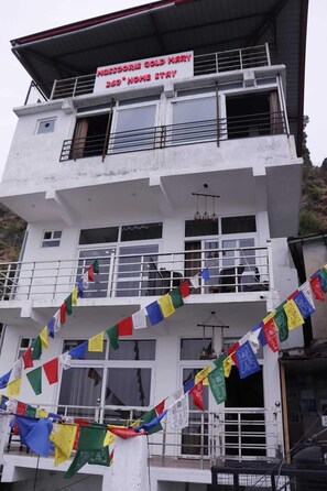 Façana frontal de l'allotjament