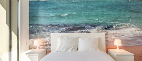 Iron/ironing board, Internet, bed sheets