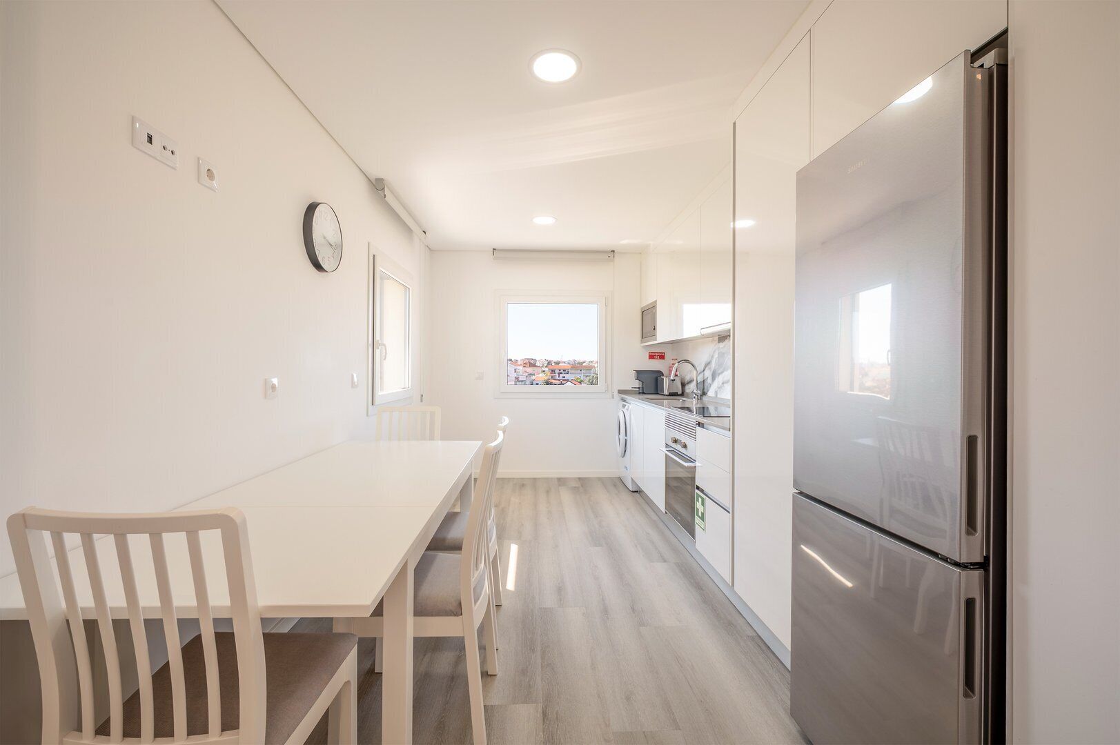 Horno, cafetera y tetera y tostadora 