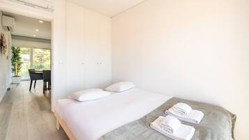 Strykejern/-brett, internettilgang og sengetøy