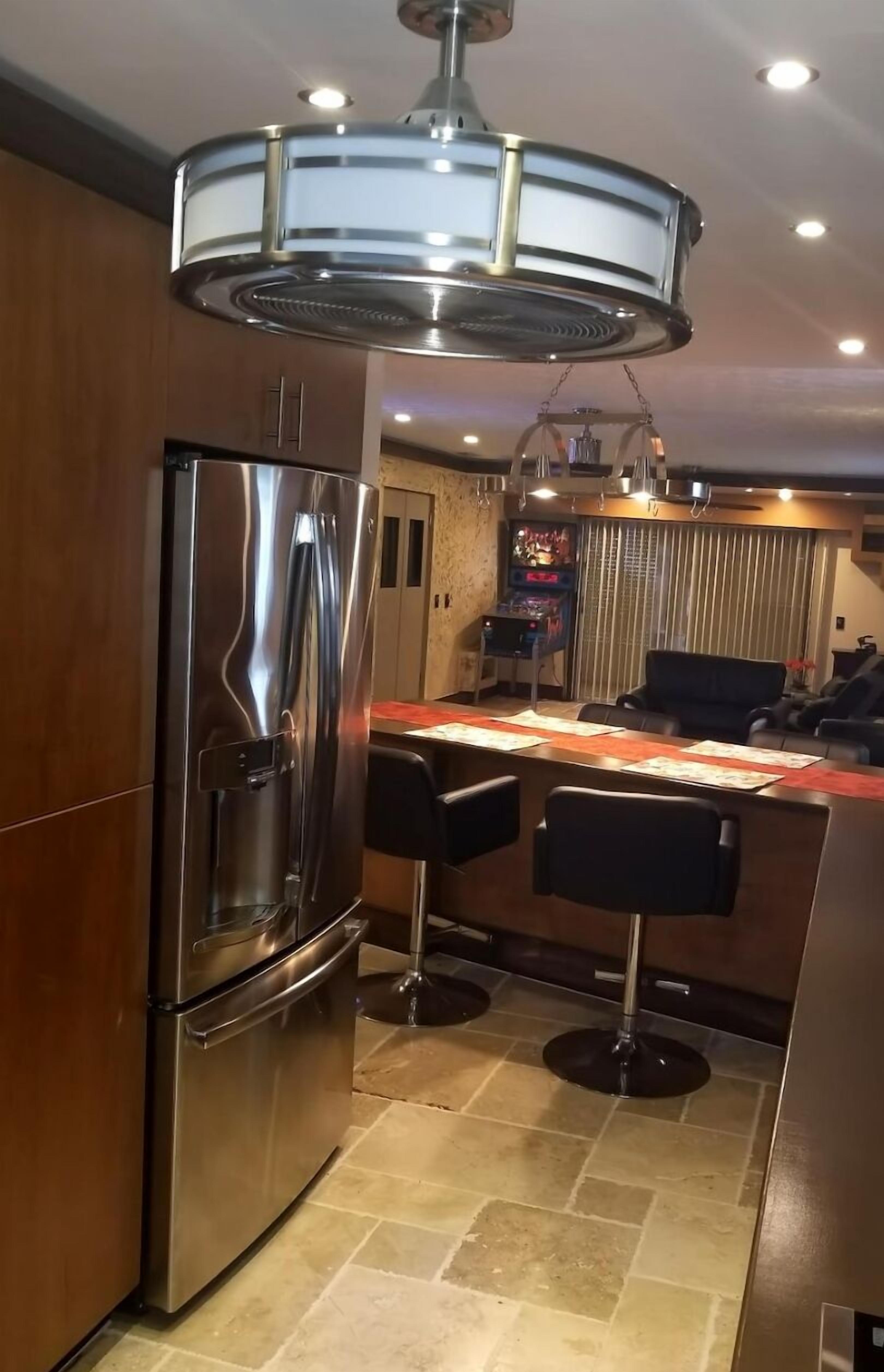 Mikrovågsugn, ugn, spishäll och diskmaskin