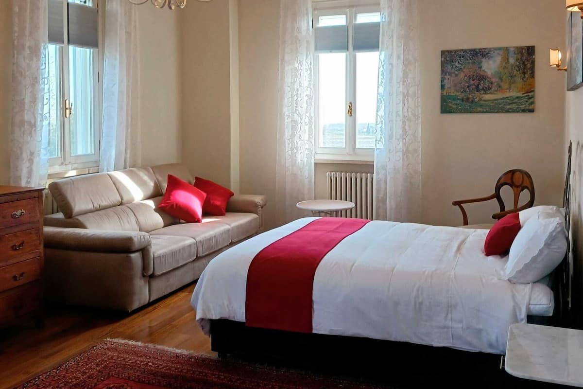 Suite de lujo, 1 cama King size y sofá cama, para no fumadores, vista al parque | Ropa de cama de alta calidad, edredón y camas con efecto memoria