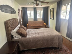 4 bedrooms, desk, iron/ironing board, travel cot