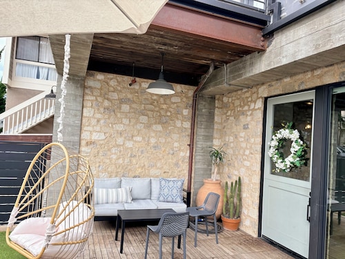 Cali beach living! Modern 2 BR home. Pet friendly. Walk to town, beaches, harbor