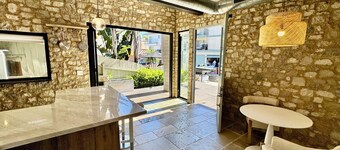 Cali beach living! Modern 2 BR home. Pet friendly. Walk to town, beaches, harbor