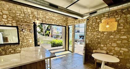 Cali beach living! Modern 2 BR home. Pet friendly. Walk to town, beaches, harbor