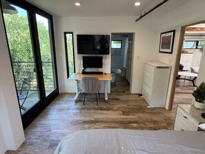 2 bedrooms, in-room safe, desk, iron/ironing board