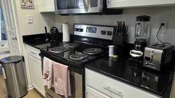 Microondas, parrilla de estufa y lavavajillas