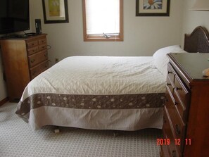 4 bedrooms, iron/ironing board, Internet