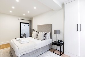 2 Schlafzimmer, Schreibtisch, Bügeleisen/Bügelbrett, Internetzugang