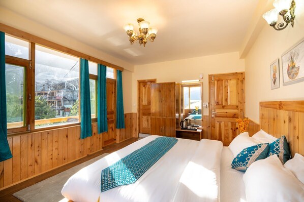 1 bedroom, desk, laptop workspace, free WiFi