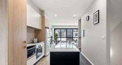Modern 3-Bedroom Townhouse in Quiet Greenway