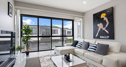 Modern 3-Bedroom Townhouse in Quiet Greenway