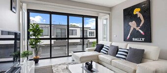 Modern 3-Bedroom Townhouse in Quiet Greenway