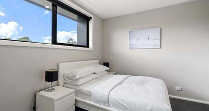Modern 3-Bedroom Townhouse in Quiet Greenway