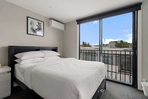 3 slaapkamers, een bureau, een strijkplank/strijkijzer, wifi