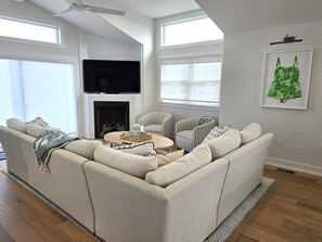 Télévision, cheminée