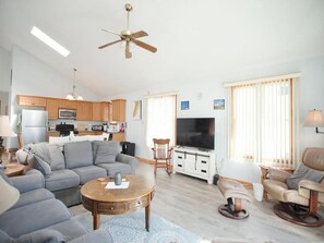 テレビ、DVD プレーヤー