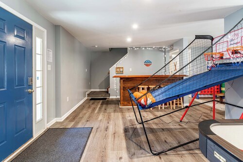 My Blue Heaven | Game Area | 4 BDR | Pet Friendly