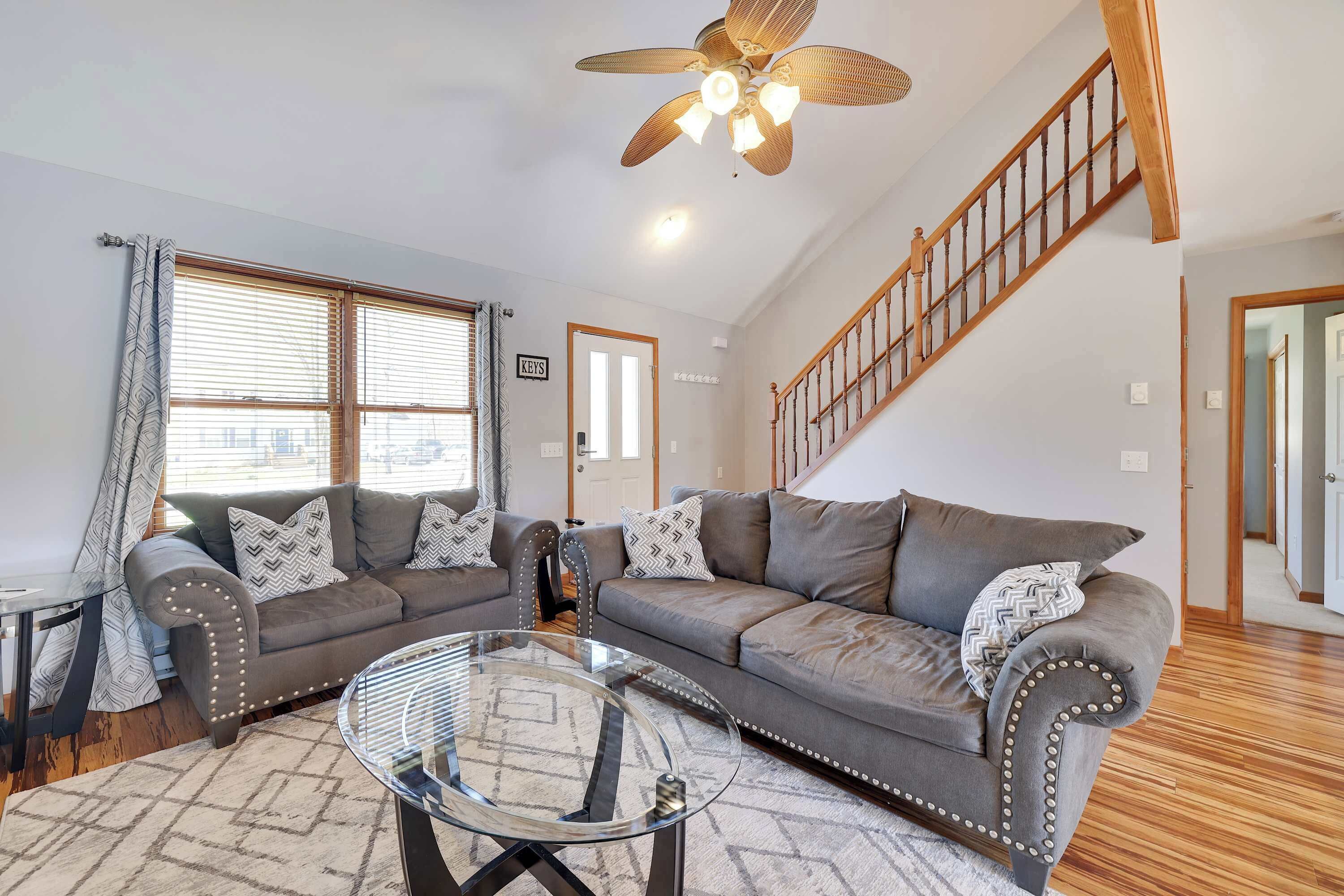 Una televisión, una oficina