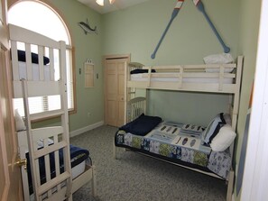 5 bedrooms, iron/ironing board, Internet