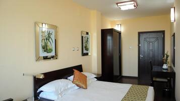 Standard Double Room | Desk, laptop workspace, blackout curtains, free WiFi