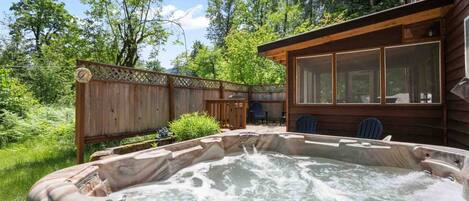 Outdoor spa tub