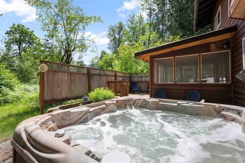 Wonderful Mountain Escape, Private Hot Tub, Perfect For Families, 12 Miles to Government Camp
