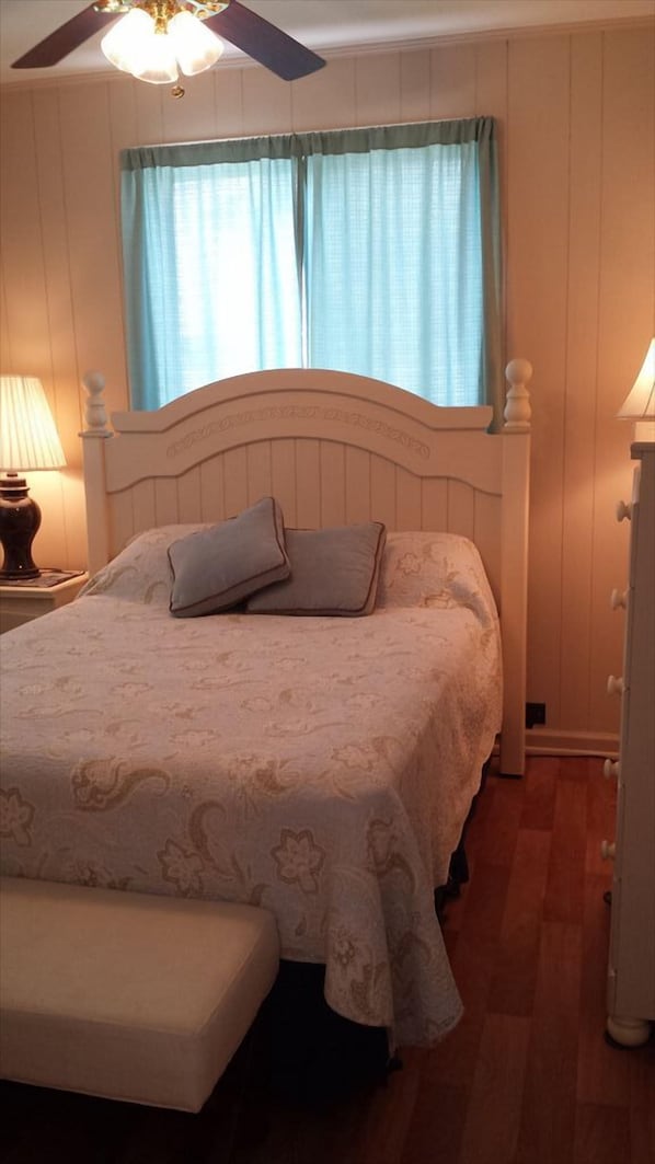 4 chambres, fer et planche à repasser, accès Internet