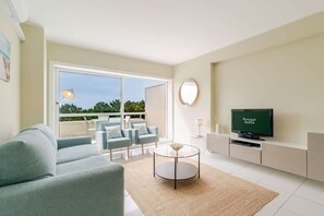 TV - Ocean Bliss - Beach & BBQ Apartment (Viana do Castelo)