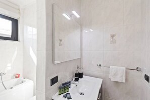 Hair dryer, bidet, towels - Bari Waterfront Apartment (Bari)