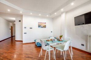 Dining - Bari Waterfront Apartment (Bari)