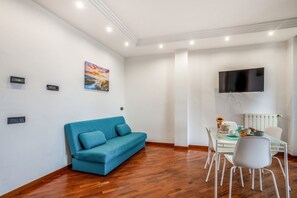 TV - Bari Waterfront Apartment (Bari)