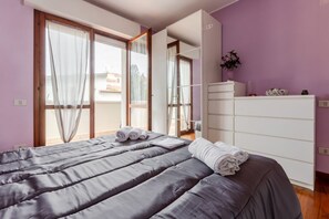 2 chambres, fer et planche à repasser, Wi-Fi, draps fournis