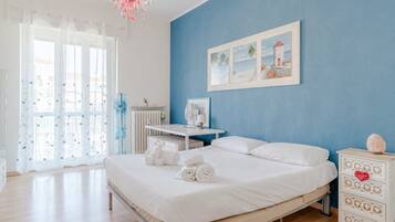 1 camera, ferro/asse da stiro, lenzuola