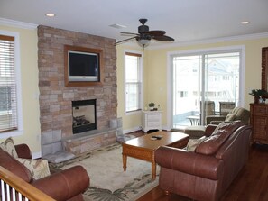 TV, fireplace, stereo