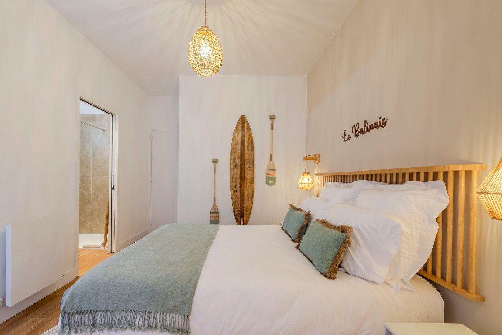 1 bedroom, desk, Internet, bed sheets