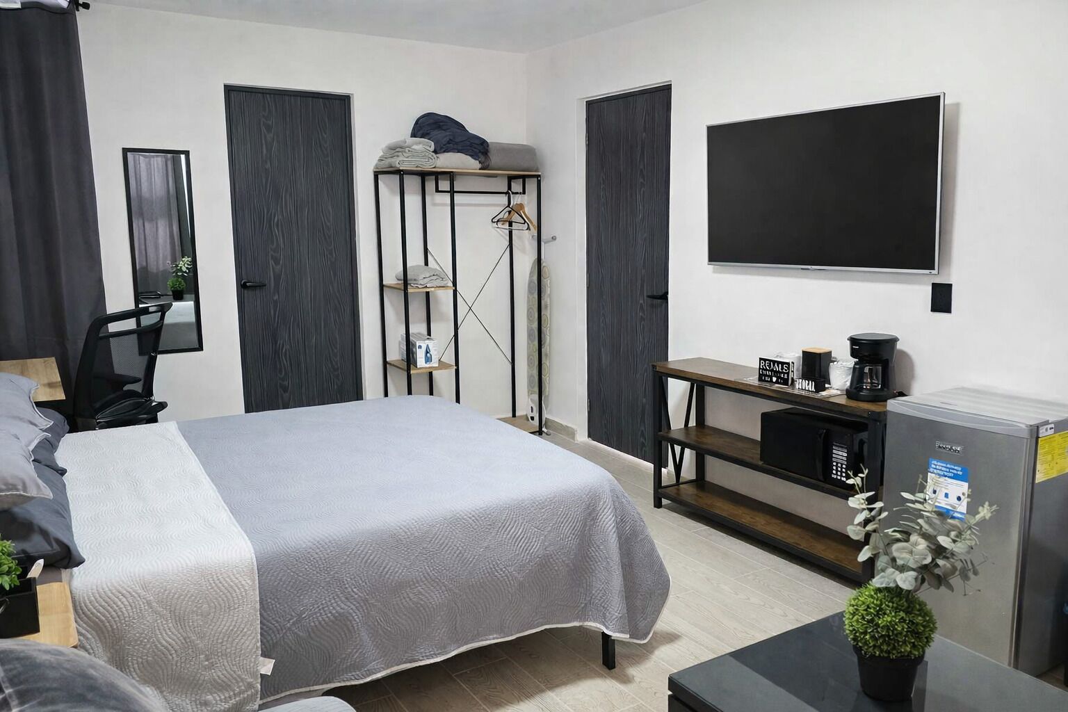 城市开间套房 | 办公桌、免费 WiFi、床单