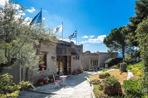 Front of property - Cavo Grosso Bungallows (Mavrovouni)