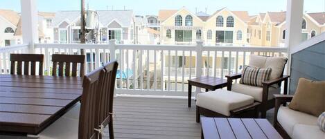 屋外ダイニングエリア