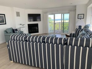 TV, DVD player - 1906 Landis Avenue South (Sea Isle City)