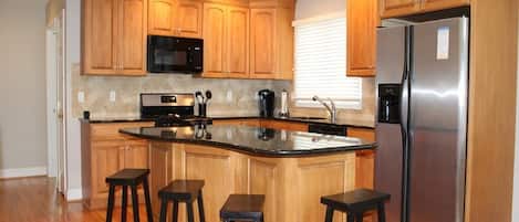 Microondas, horno, parrilla de estufa y lavavajillas