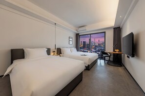 1 habitación, escritorio y espacio para trabajar con laptop 