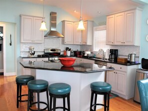 Four, cafetière/bouilloire, grille-pain